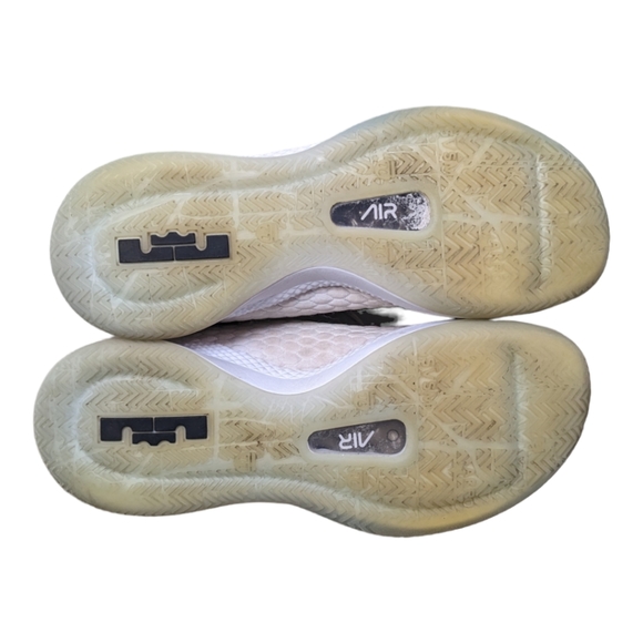 Nike LeBron Witness III PRM Akron 330 black white basketball shoes EUC Men's 11 - Picture 3 of 8